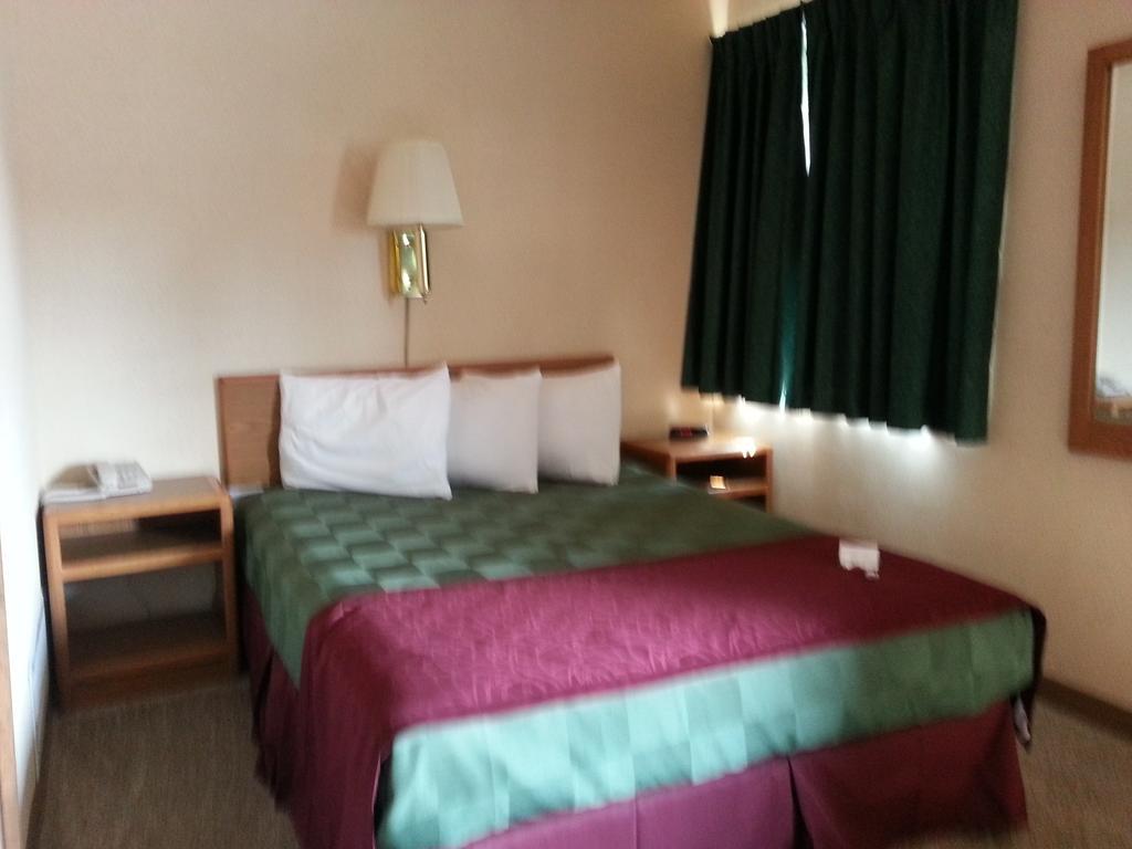 Mid Town Motel 그렛 팔스 객실 사진
